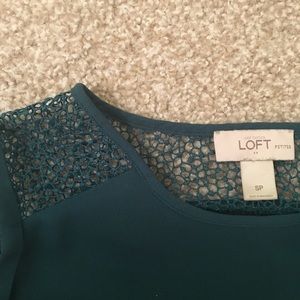 Loft sleeveless top, true fit must be regular S